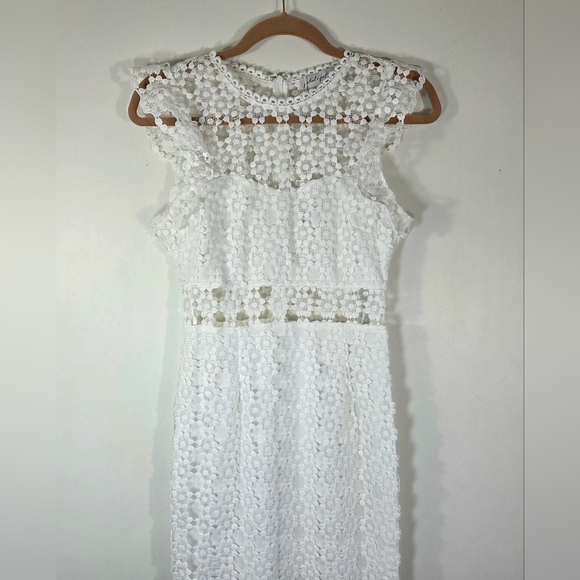 NEW PETAL & PUP LAUREN LACE DRESS. - Picture 3 of 7